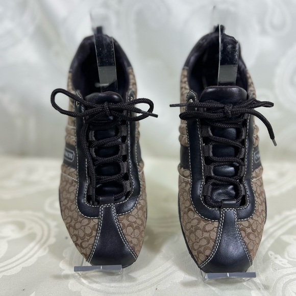 8.5 Coach Kelsie - Picture 2 of 11